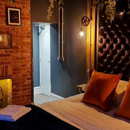 The Waterside Bar, Rooms & Restaurant Swinton  Phòng bức ảnh