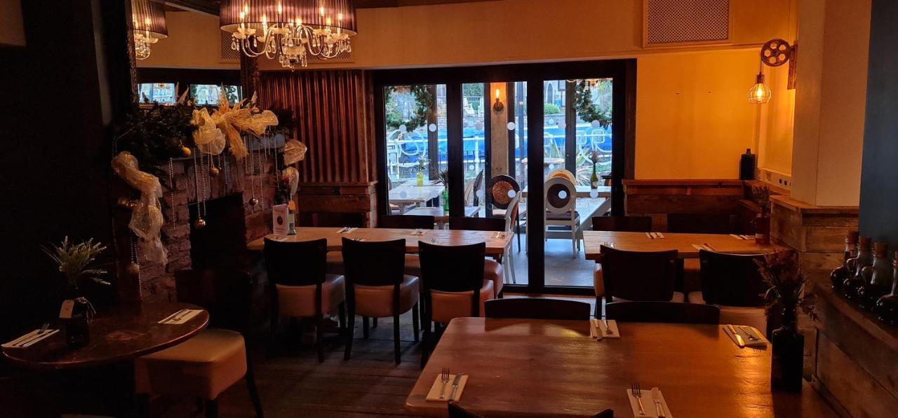 The Waterside Bar, Rooms & Restaurant Swinton  Ngoại thất bức ảnh
