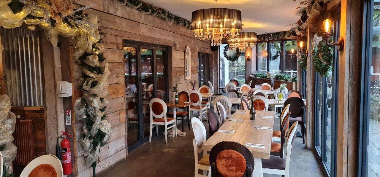 The Waterside Bar, Rooms & Restaurant Swinton  Ngoại thất bức ảnh