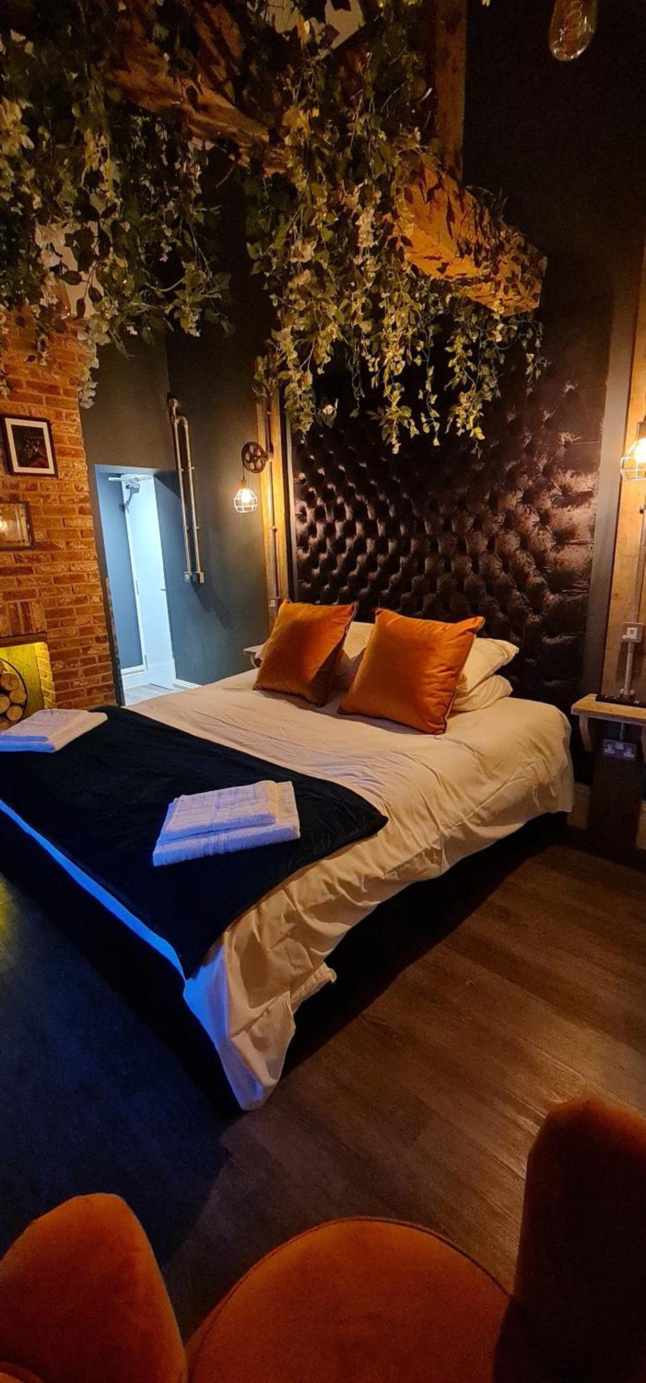 The Waterside Bar, Rooms & Restaurant Swinton  Phòng bức ảnh